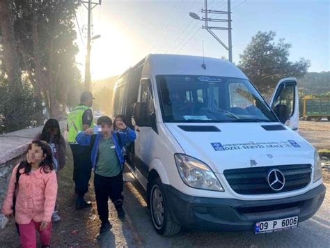 Karacasu’da okul servis araçları denetlenerek, öğrenciler bilgilendirildi